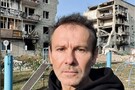 Співак Вакарчук показав, як відбудовують зруйнований окупантами Ізюм