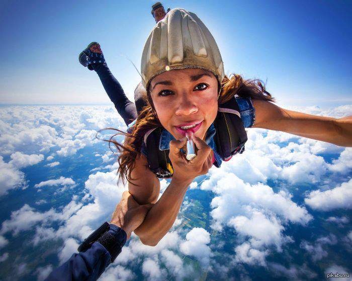 Прыжок с парашютом – отличный подарок на 8 марта для экстрималки